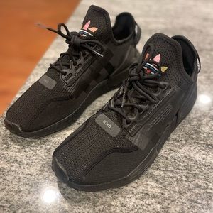 adidas originals men's nmd r1. v2 boost gx3777